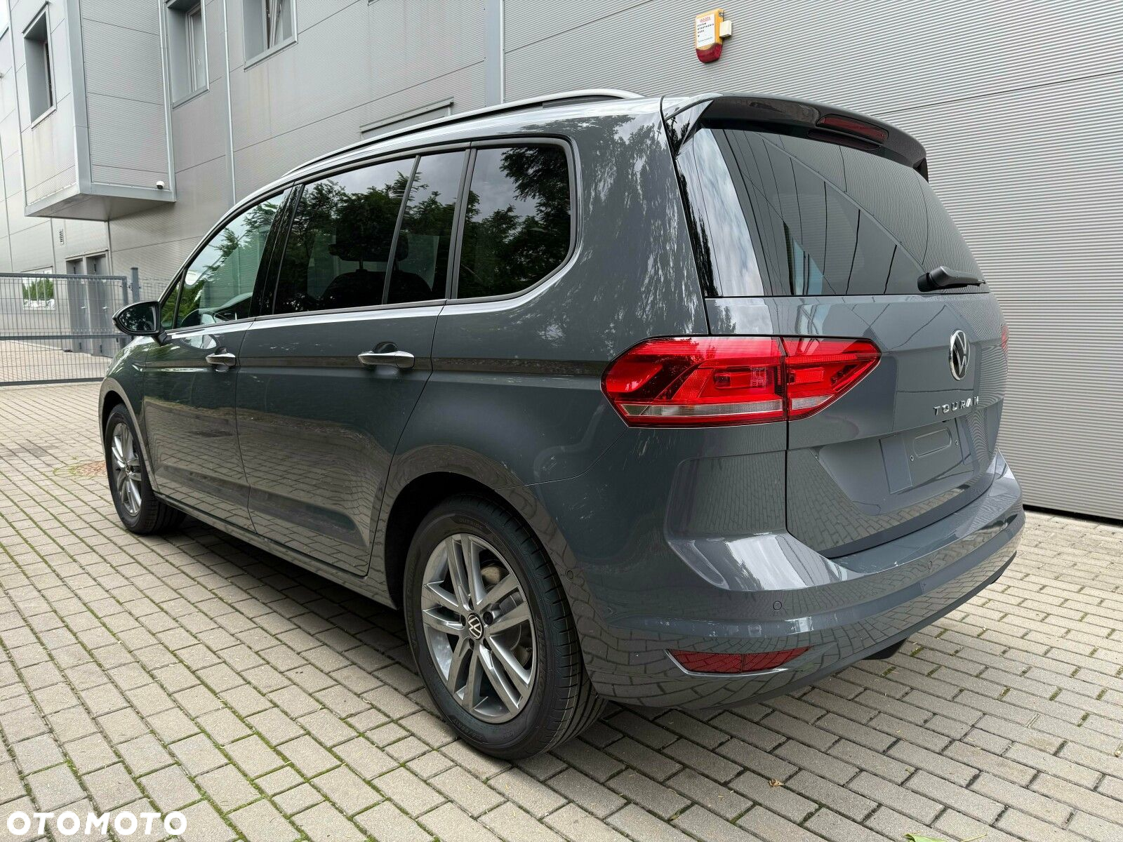 Volkswagen Touran - 4