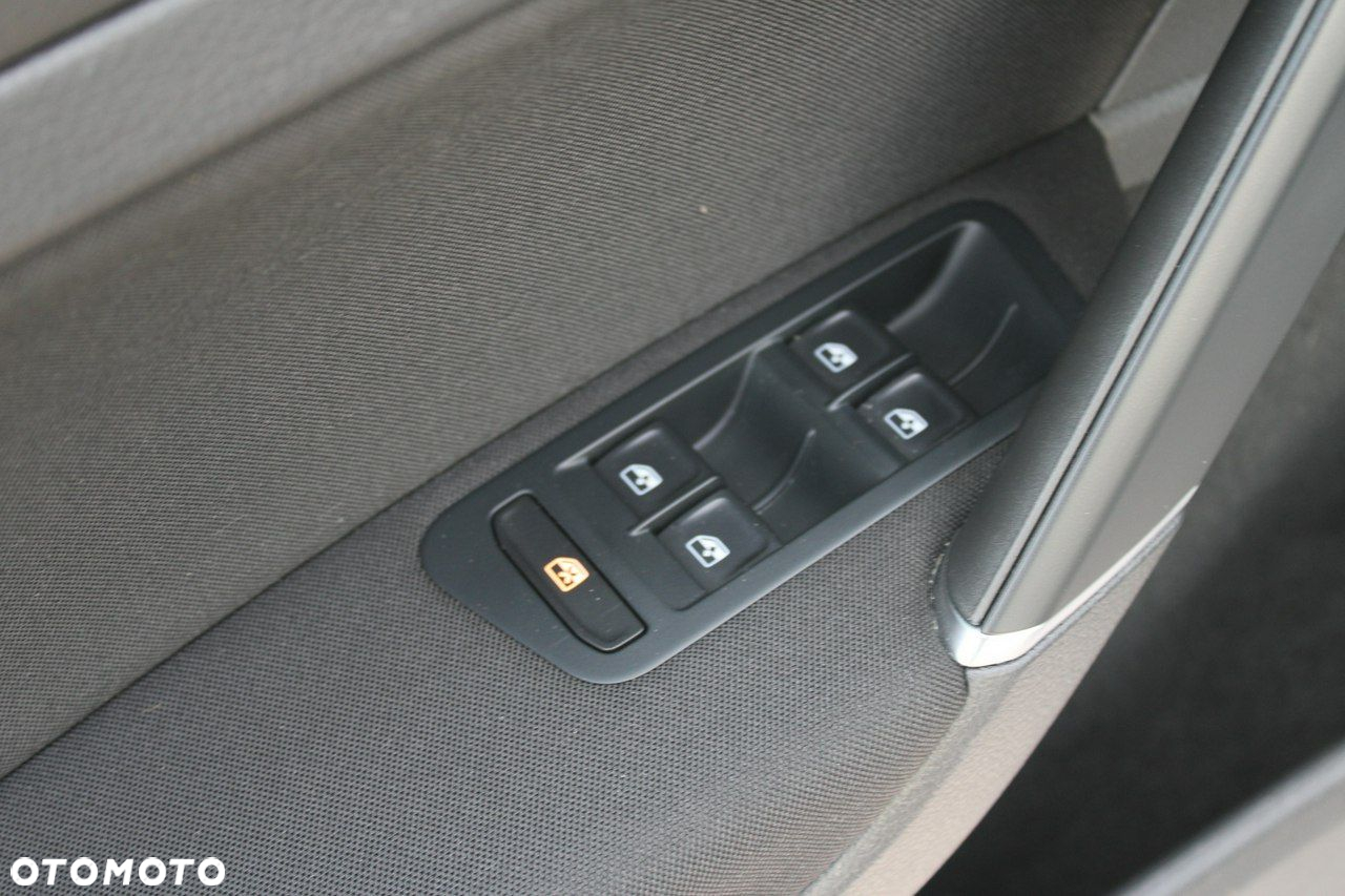 Volkswagen Golf - 23