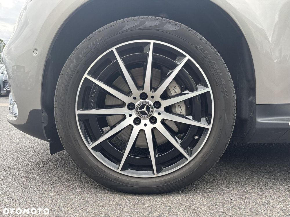 Mercedes-Benz EQC - 9