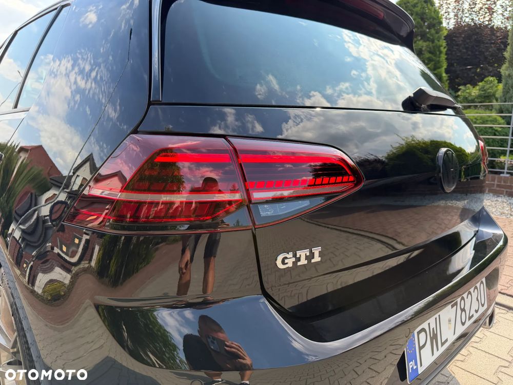 Volkswagen Golf - 26