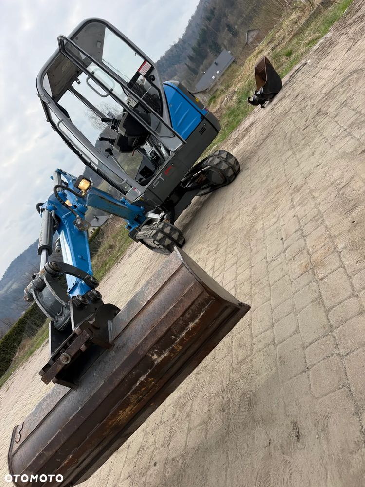 Wacker Neuson ET16 Minikoparka Koparka 2 tony. 793mtg JAK NOWA 2018 rok z Gospodarstwa Norweskiego 793 mtg. IGŁA! Rozsuwane hydraulicznie gąsienice. Dodatkowe sekcje Hydrauliczne. Silnik Yanmar 3 cyl. Aktualna DEKRA BMWT. Po serwisach! Ani deka luzów i wycieków. OKAZJA TANIO. Zadbana maszyna. 2 łyżki. Nie różni się od nówki sztuki z salonu!! Wielka Okazja. Fabryczny lakier na podzespołach! - 23