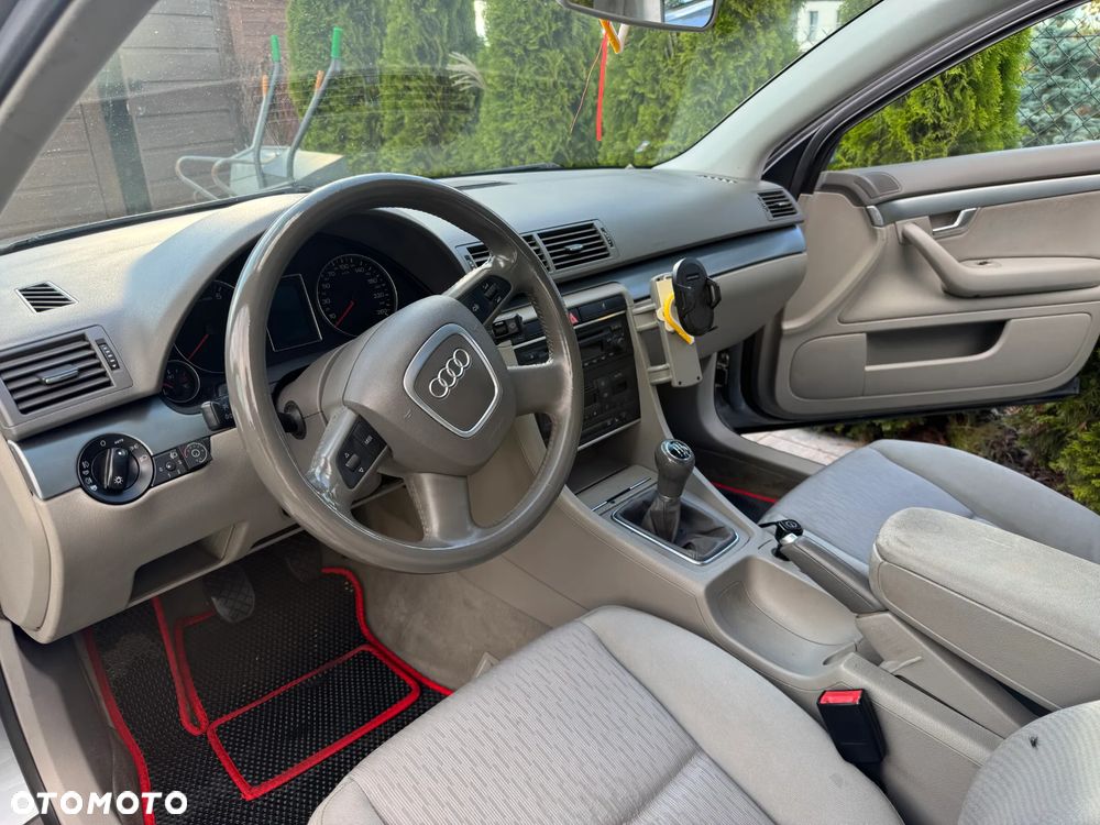 Audi A4 Limousine - 13