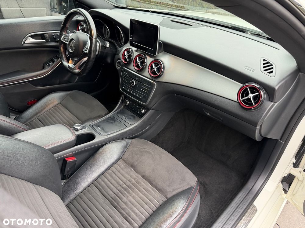Mercedes-Benz CLA 250 4Matic 7G-DCT Sport - 21