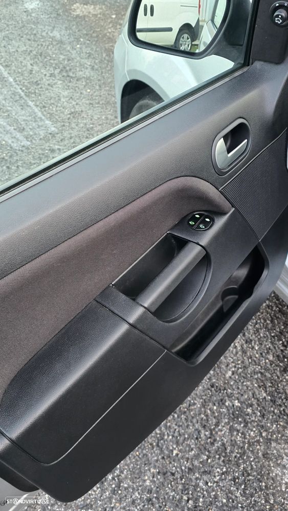 Ford Fiesta 1.25 Ghia - 12