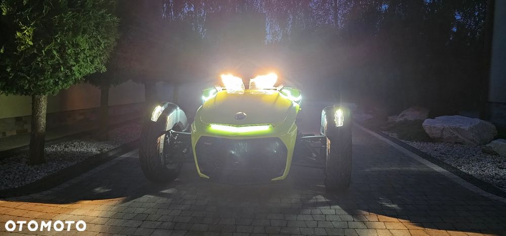 Can-Am Spyder - 9