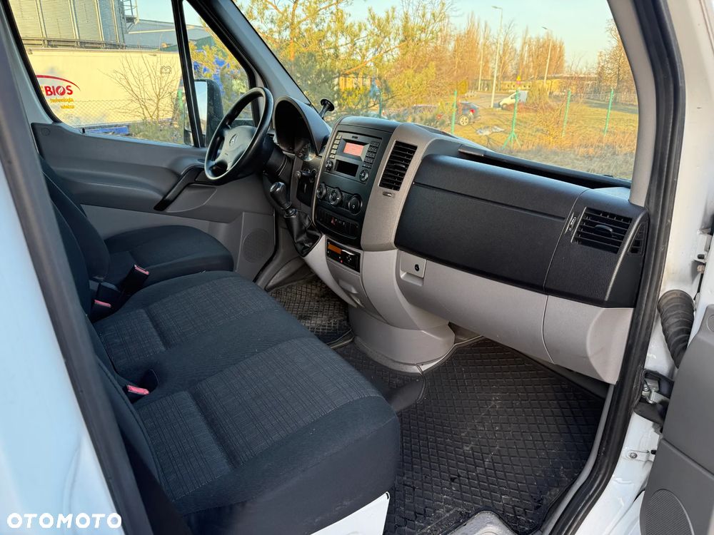 Mercedes-Benz Sprinter - 13