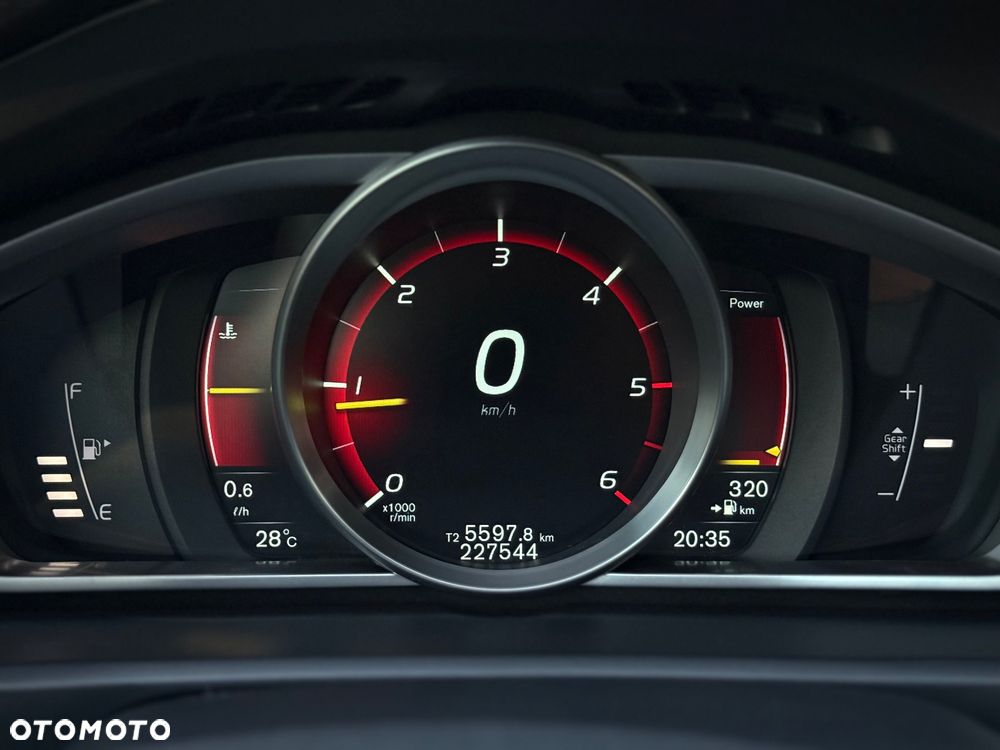 Volvo V40 D4 Drive-E Momentum - 24