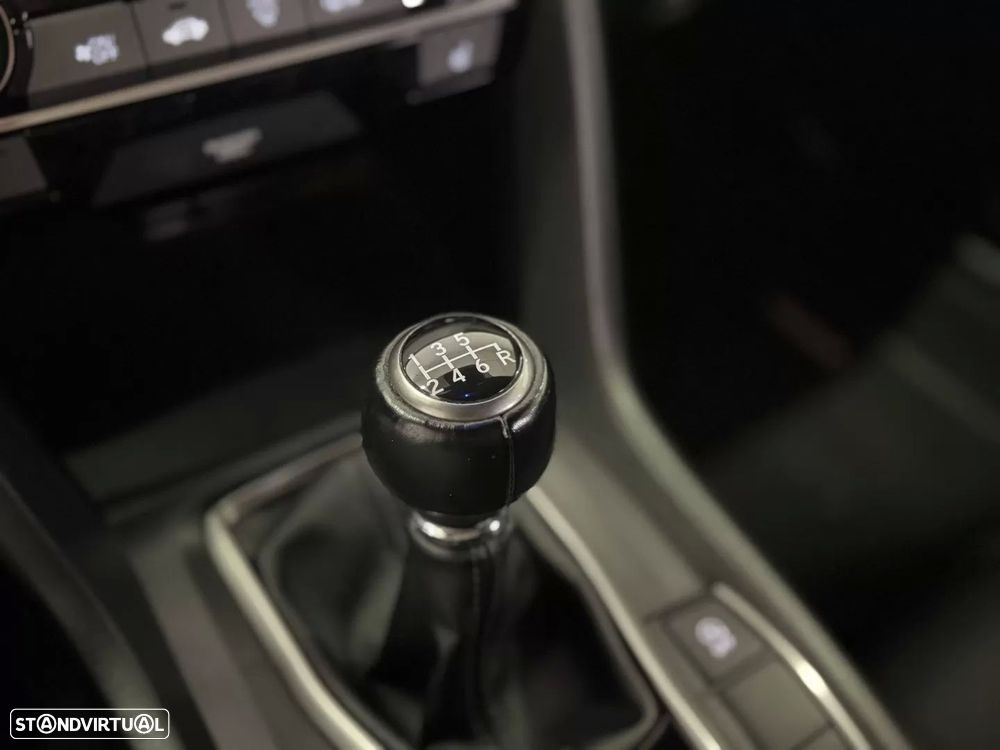 Honda Civic 1.0 i-VTEC Executive Premium - 28