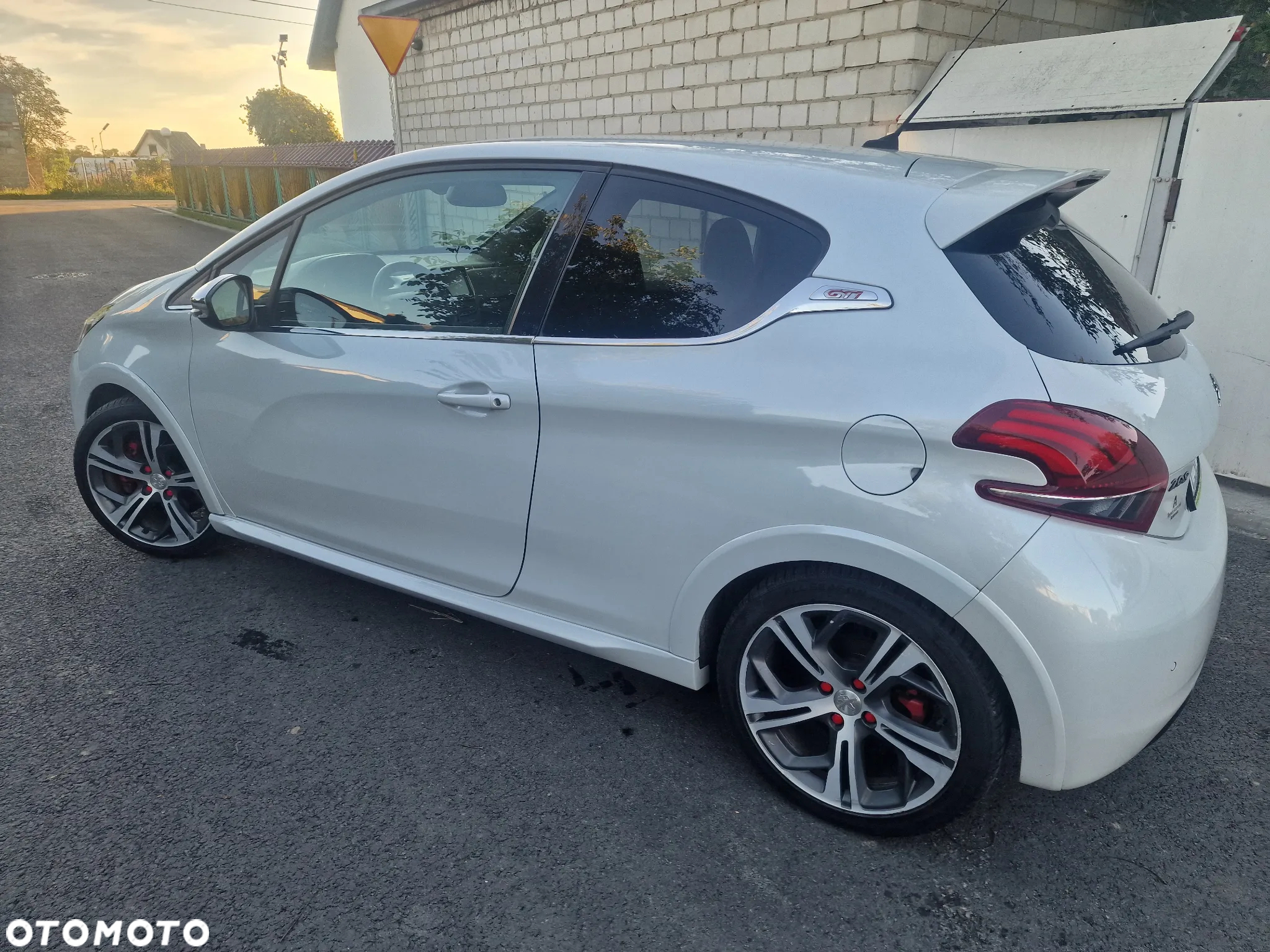 Peugeot 208 THP STOP & START GTi by Sport - 9