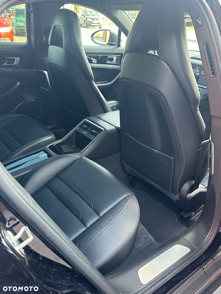Porsche Panamera 4 - 8