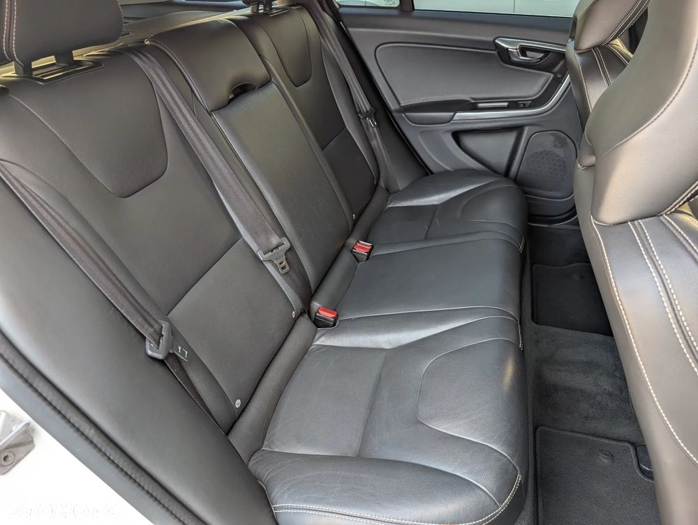 Volvo V60 D3 Geartronic Summum - 25