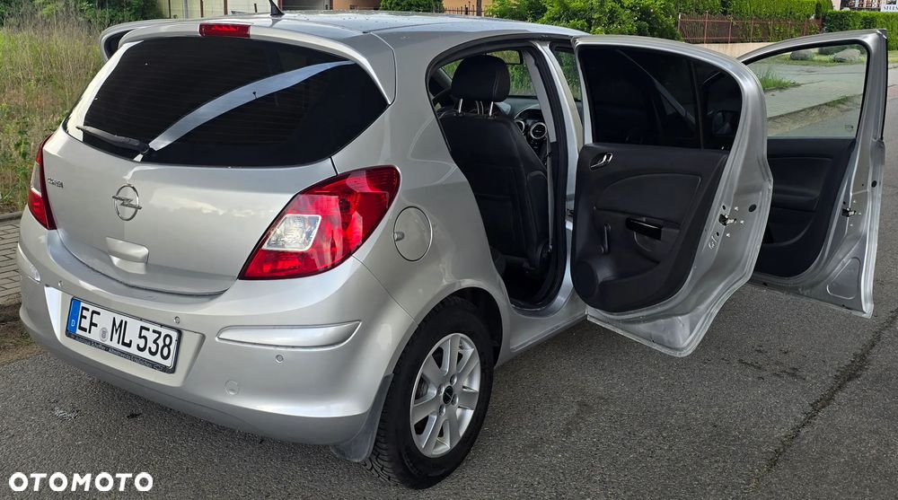 Opel Corsa 1.4 16V Cosmo - 14