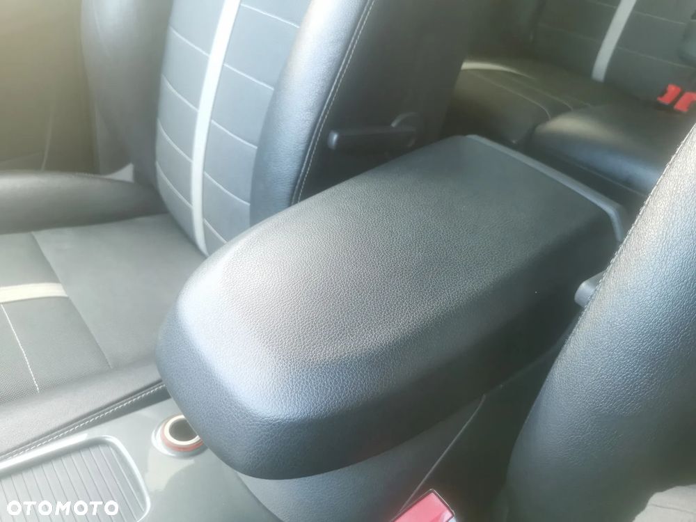 Ford Kuga 2.0 TDCi 4x4 Titanium - 22