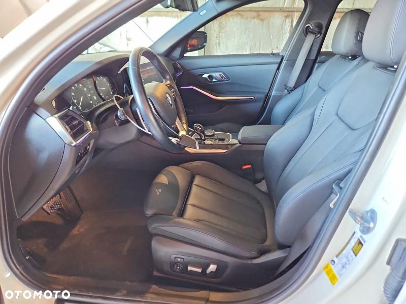 BMW Seria 3 330i Advantage sport - 8