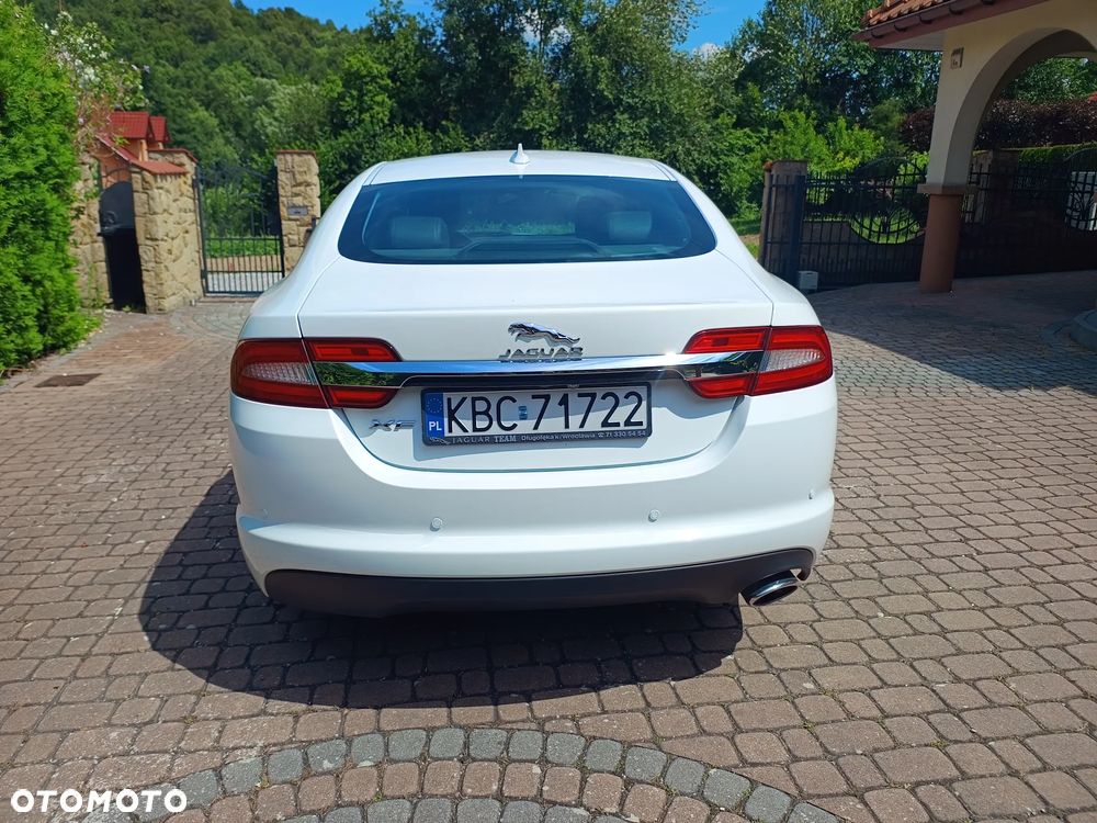 Jaguar XF 2.2 D Luxury - 8