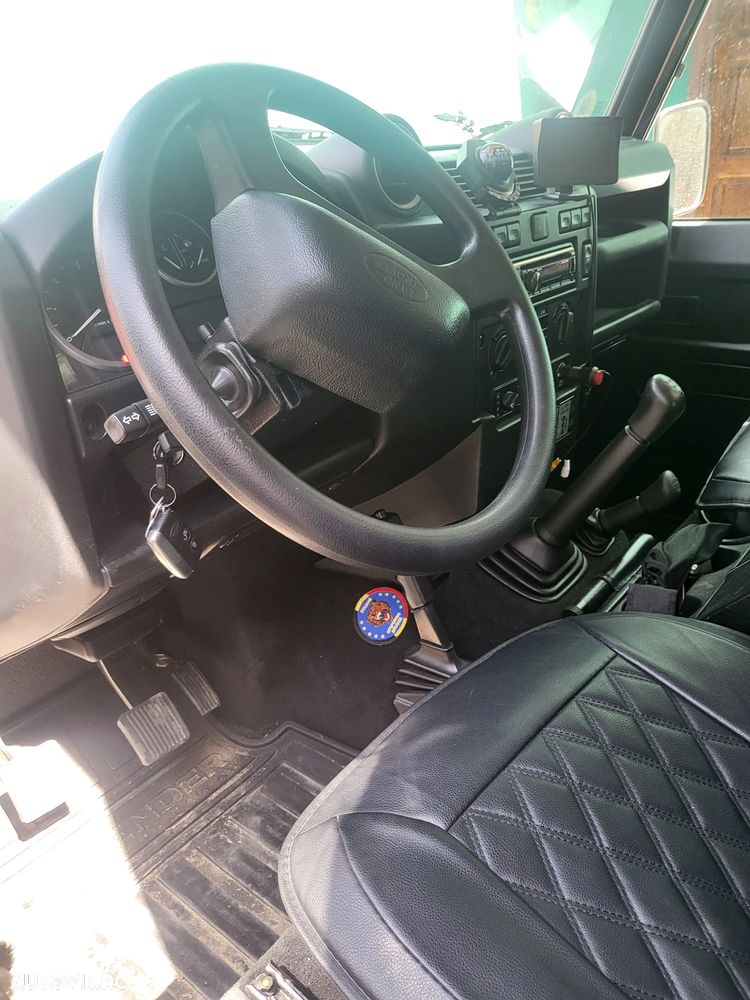 Land Rover Defender - 6