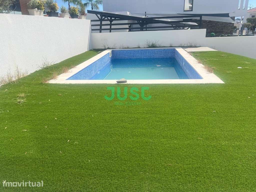 Moradia Geminada 3 pisos com piscina vale de Milhaços - Grande imagem: 3/30