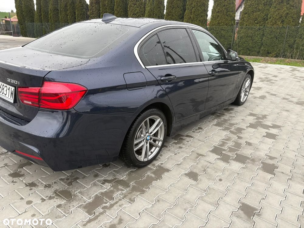 BMW Seria 3 330i - 24