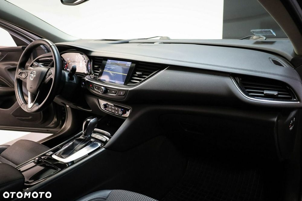 Opel Insignia - 25