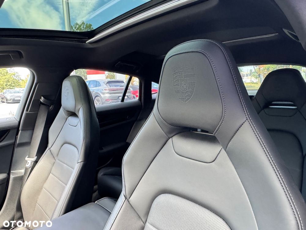 Porsche Panamera 4 E-Hybrid PHEV - 22