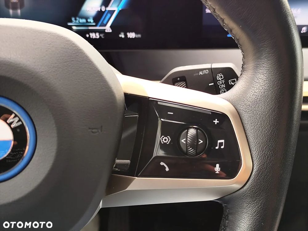 BMW iX xDrive40 76.6kWh Signature - 29