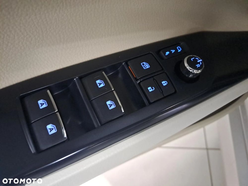 Toyota Camry 2.5 Hybrid Executive CVT - 12