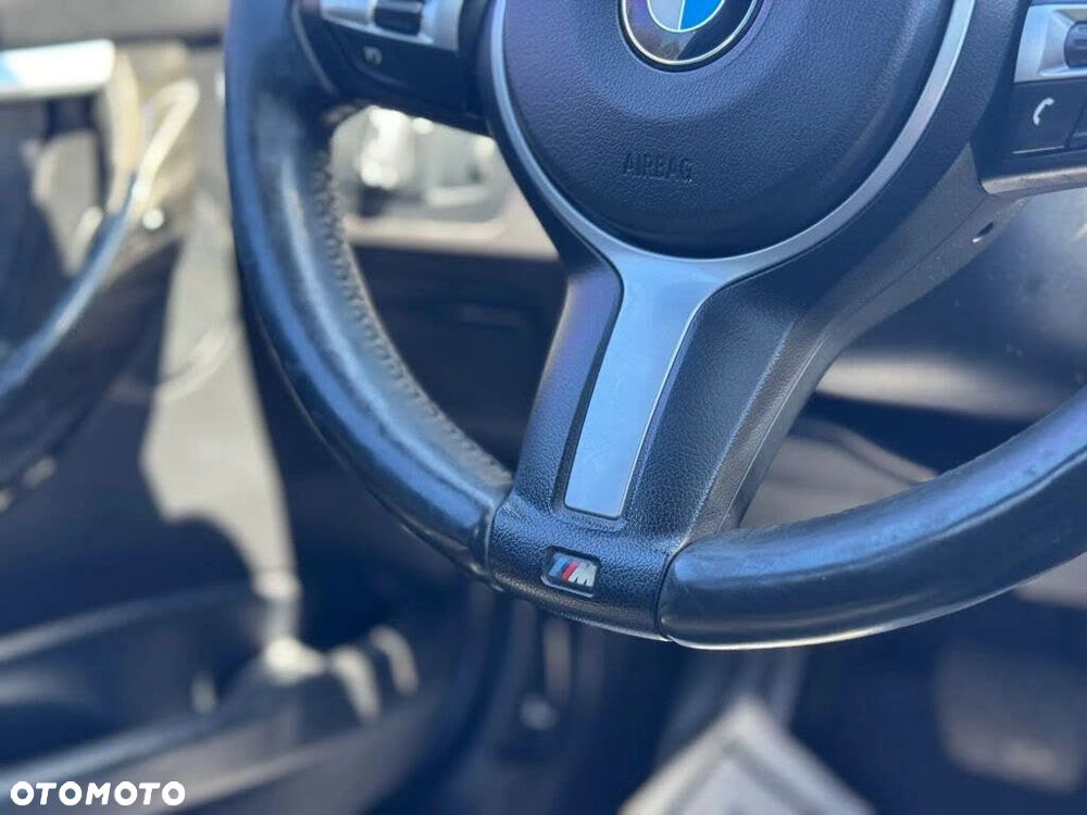 BMW Seria 3 330i M Sport - 31