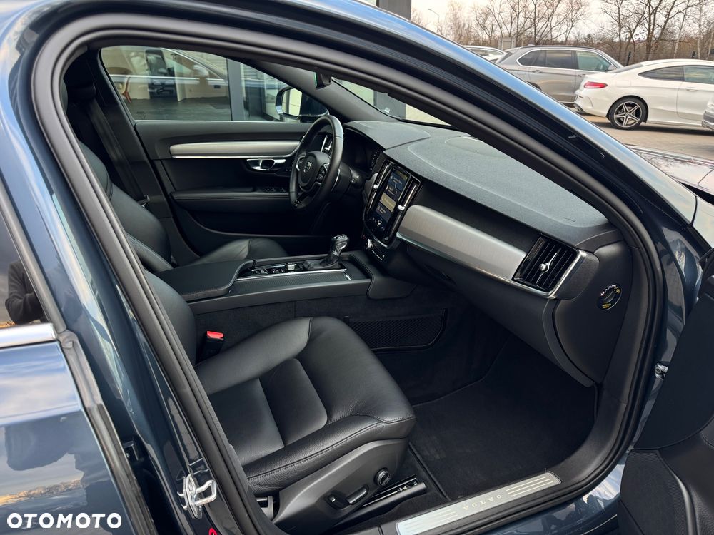 Volvo V90 D4 Momentum - 23