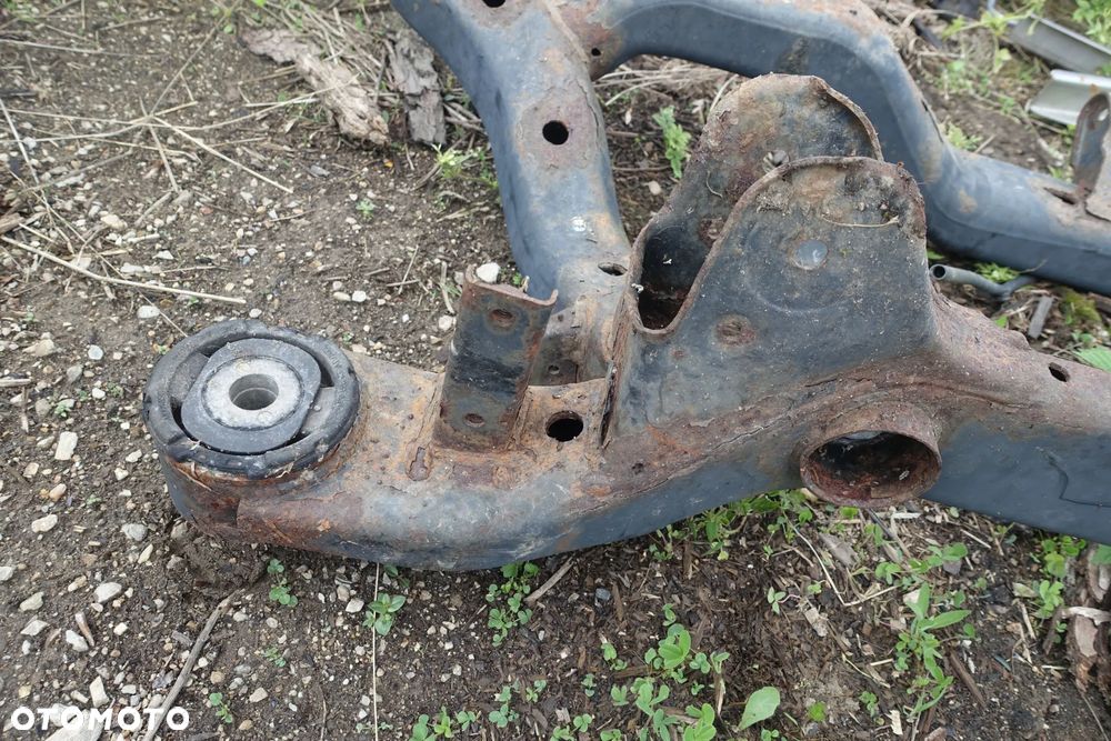 BELKA TYLNA KOŁYSKA WÓZEK SANKI AUDI A4 B6 B7 QUATTRO - 4
