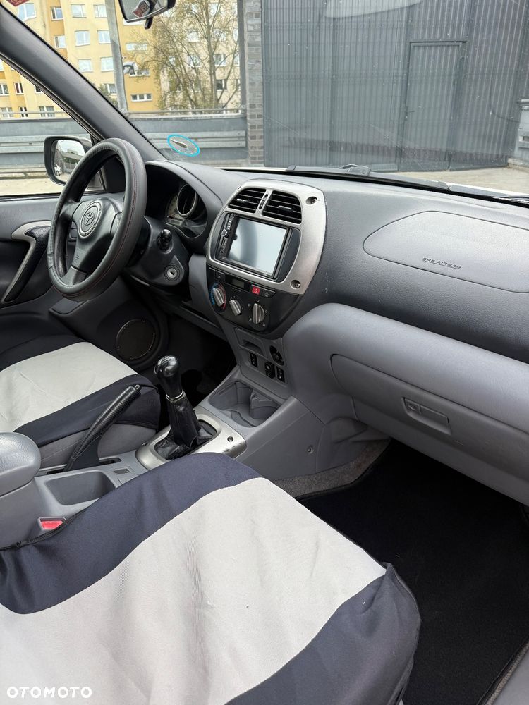 Toyota RAV4 2.0 VVT-i 4x4 - 10