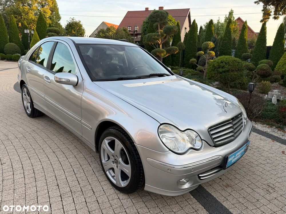 Mercedes-Benz Klasa C 180 Kompressor Elegance Sport Edition - 24