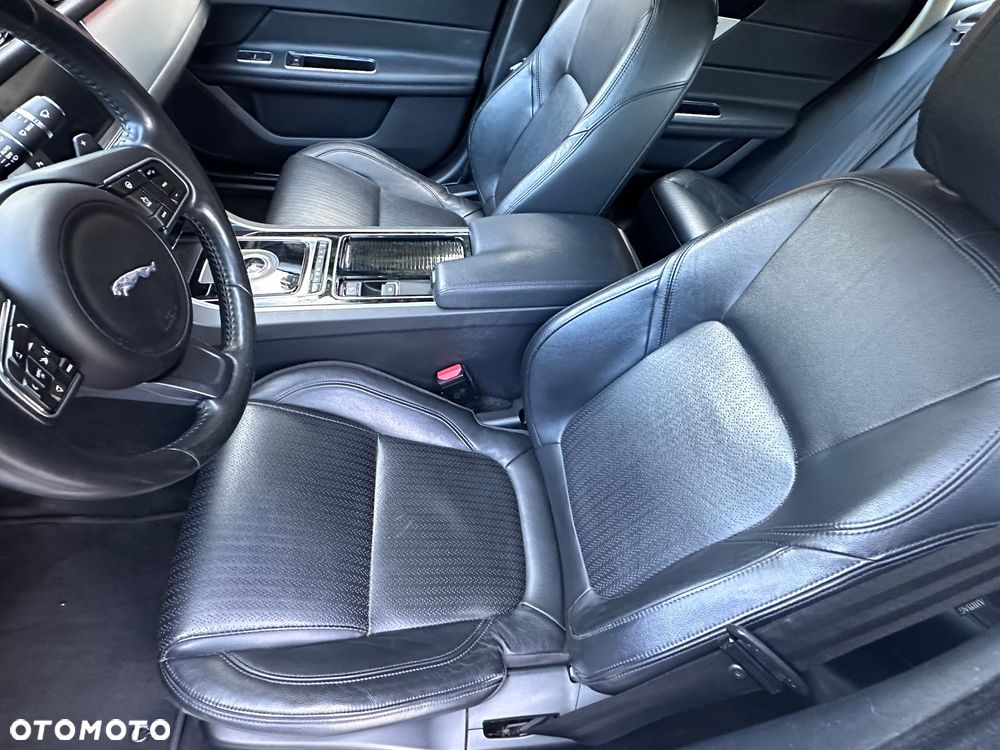 Jaguar XF 2.0 i4D Portfolio - 12