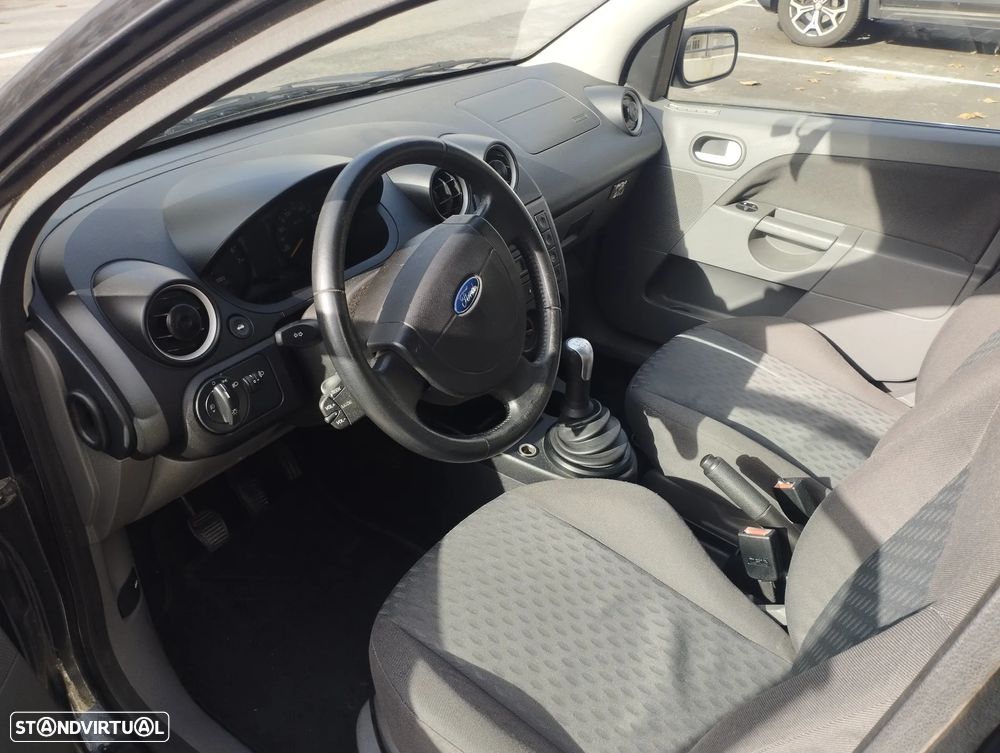 Ford Fiesta 1.4 Ghia - 6