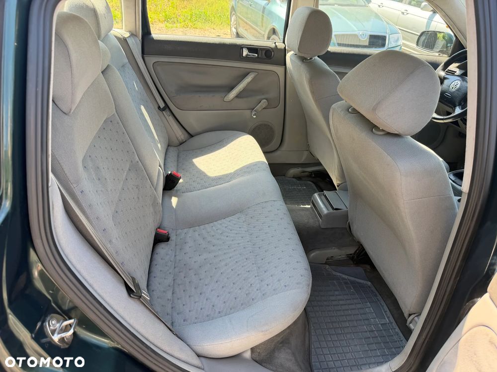 Volkswagen Passat - 12