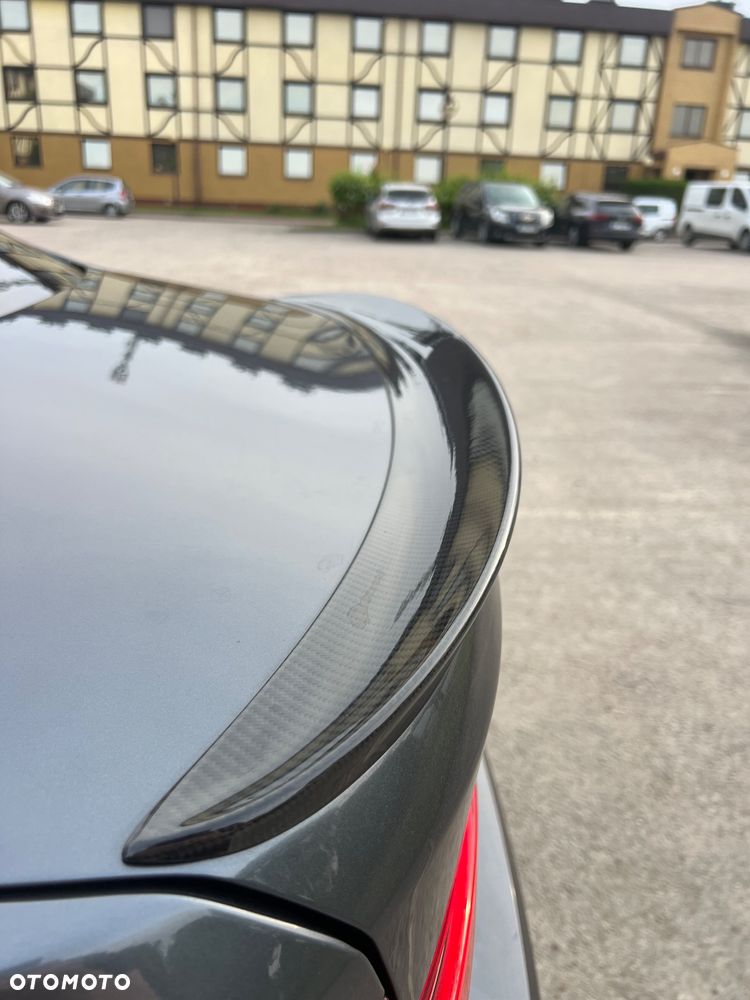 BMW Seria 3 330i Sport - 26