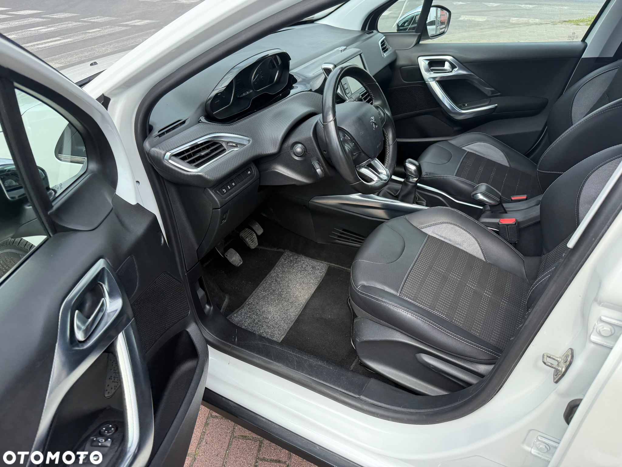 Peugeot 2008 1.6 e-HDi Allure S&S - 14