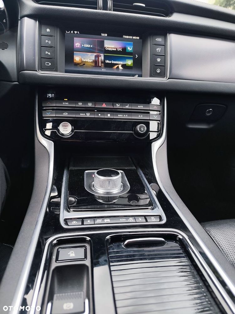 Jaguar XF 2.0 i4D R-Sport - 9