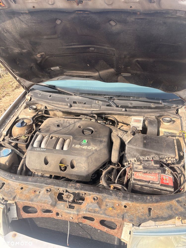 Skoda Octavia 1.8 GLX - 14