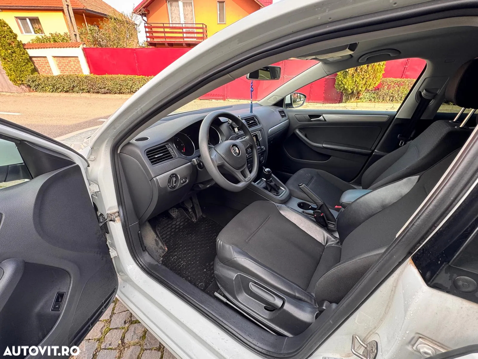 Volkswagen Jetta 2.0 TDI Trendline - 5