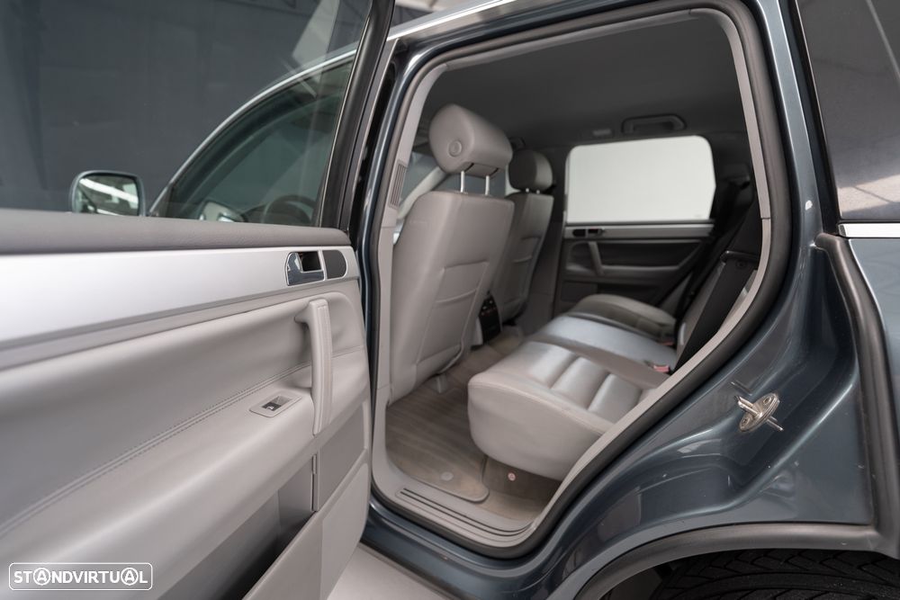 VW Touareg 3.0 TDI V6 Tiptronic - 24