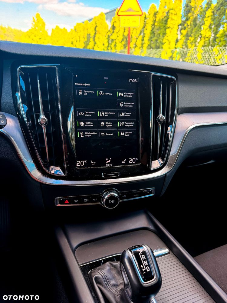 Volvo V60 D4 Geartronic Momentum - 31