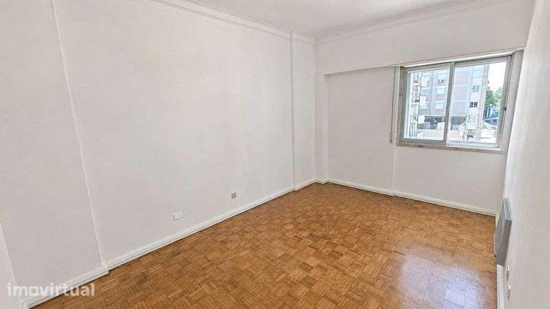 Apartamento T2 com garagem São Domingos Benfica - Grande imagem: 4/12