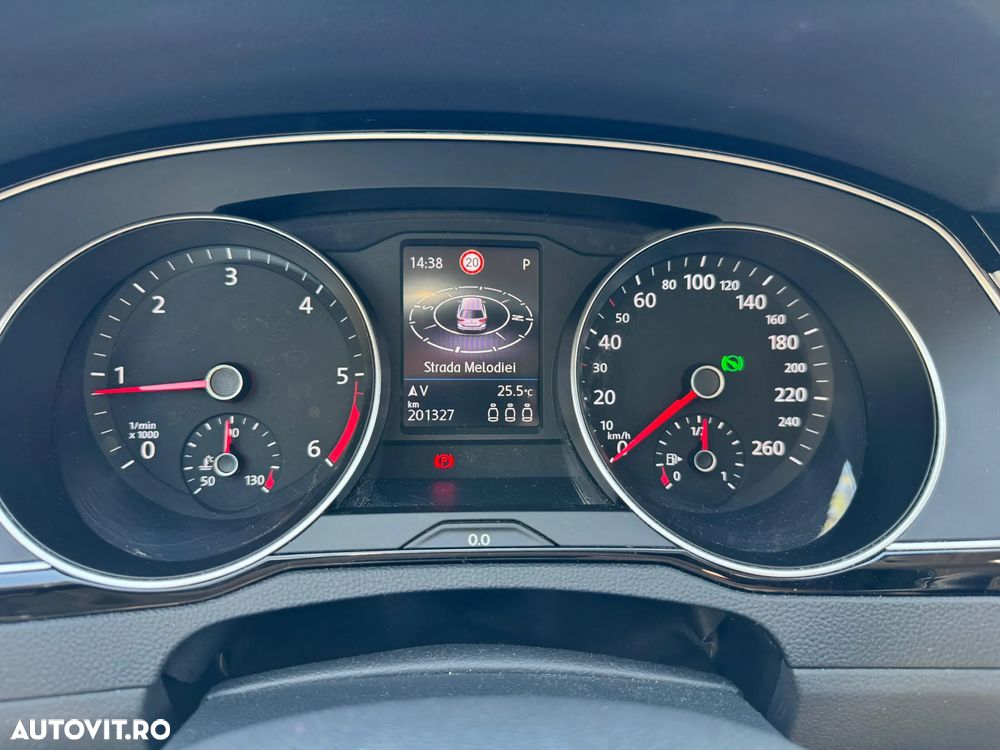 Volkswagen Passat 2.0 TDI SCR DSG Comfortline - 8