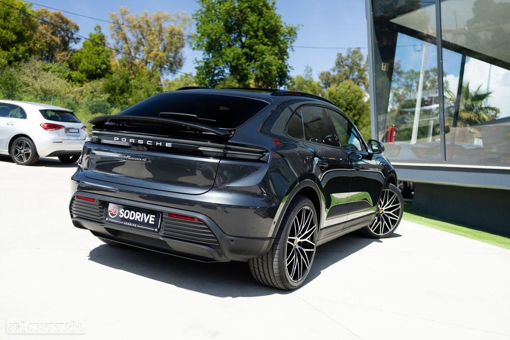 Porsche Macan Electric 4 - 6