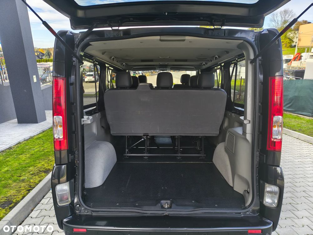 Renault Trafic Grand Passenger Black Edition - 23