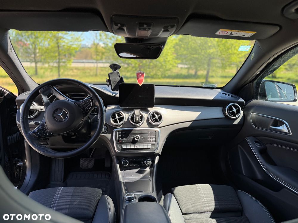 Mercedes-Benz GLA 200 7G-DCT - 16