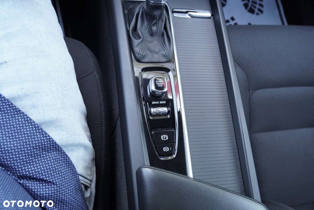 Volvo V60 D4 Geartronic Momentum Pro - 23