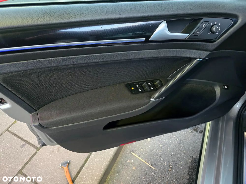 Volkswagen Golf - 18