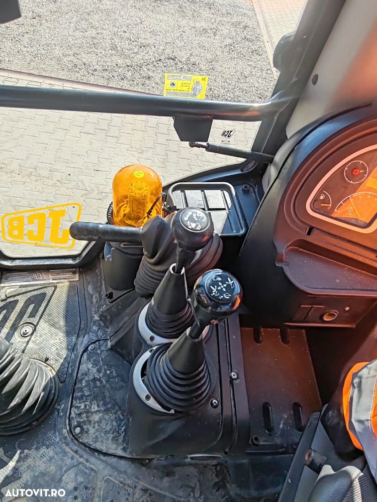JCB 3CX - 17