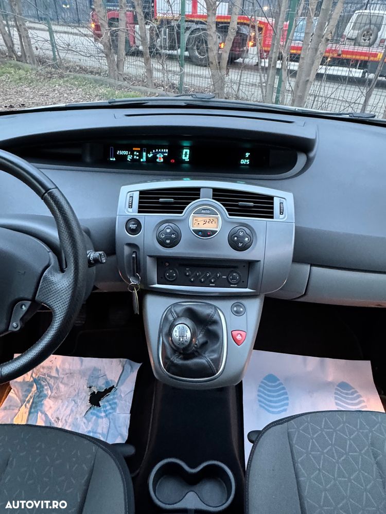 Renault Scenic II 1.6 Dynamique - 8